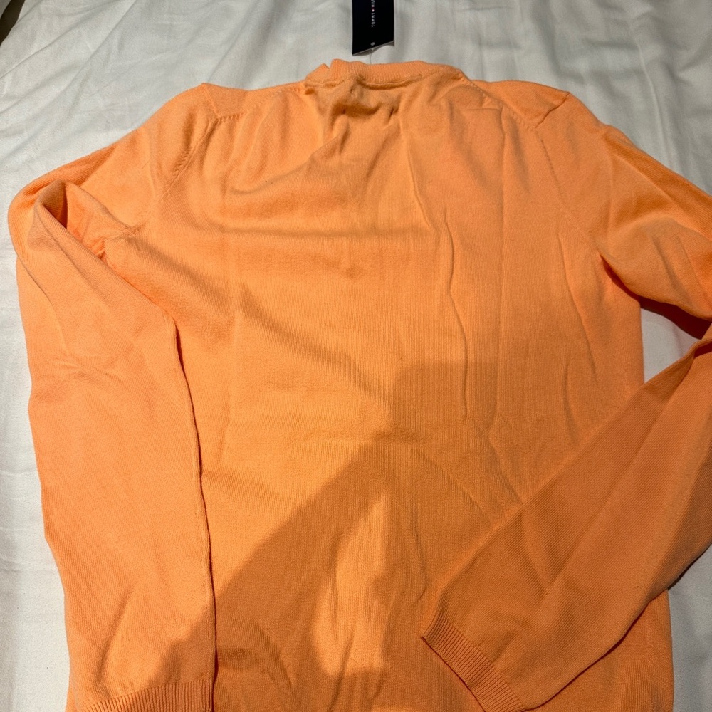 ☀️TOMMY HILFIGER • Women’s vneck top - Picture 2 of 5